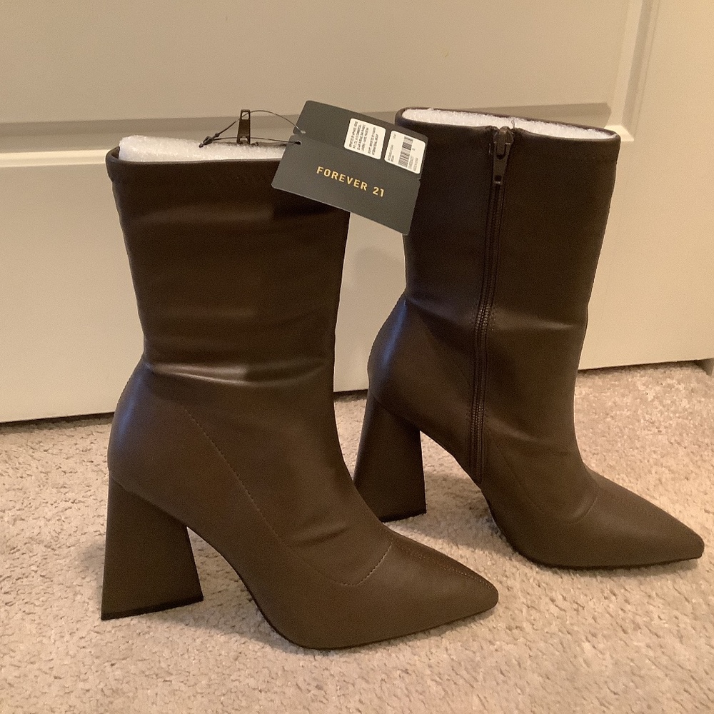 NWT Forever 21 Faux Leather Booties - Picture 6 of 6